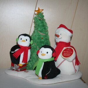 Hallmark Very Merry Trio Singing Snowman with Penguins Jingle Pals 2006 NWT